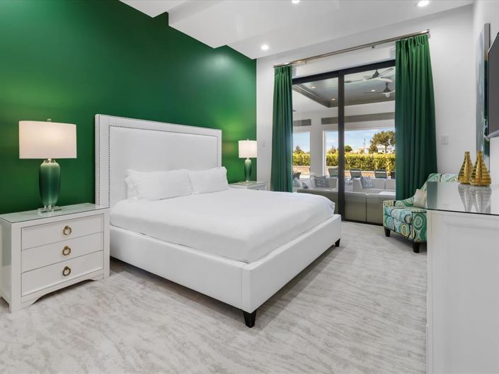 Image No.28-12 Bed Property for sale