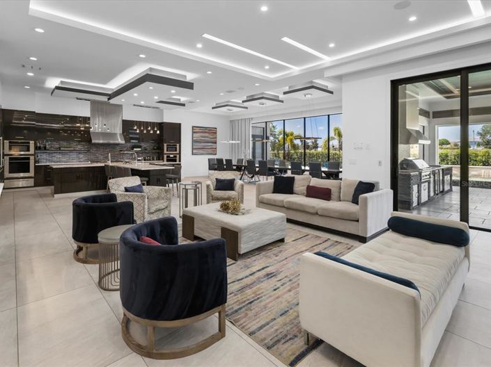 Image No.5-12 Bed Property for sale