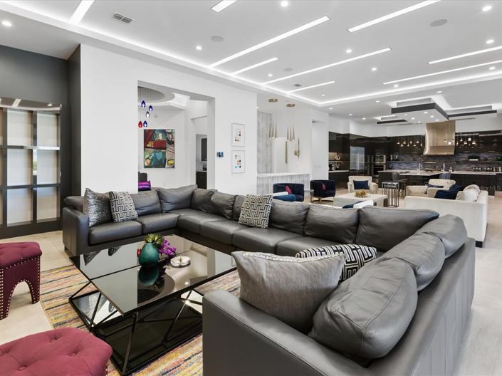 Image No.6-12 Bed Property for sale