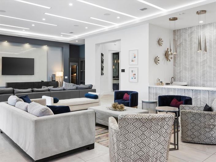 Image No.7-12 Bed Property for sale