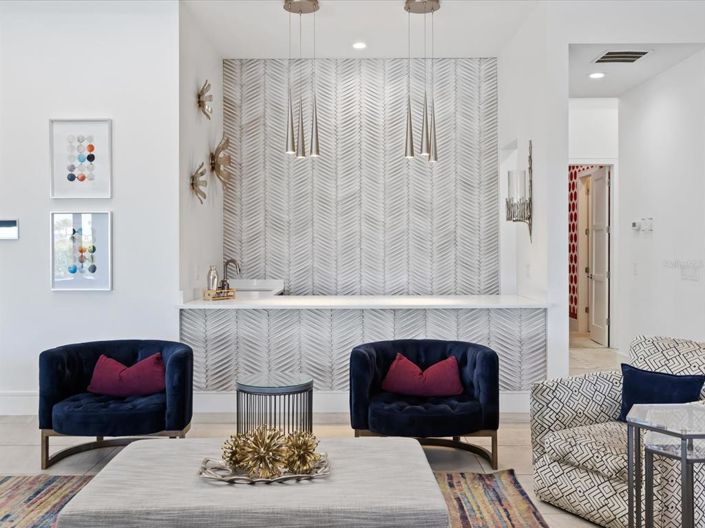 Image No.8-12 Bed Property for sale