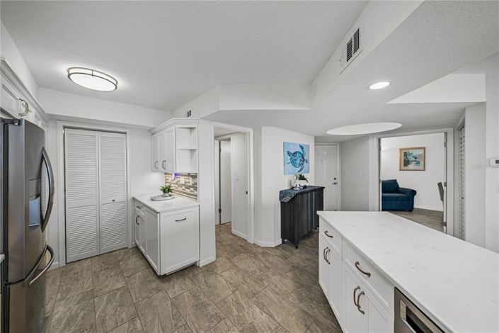 Image No.20-2 Bed Property for sale