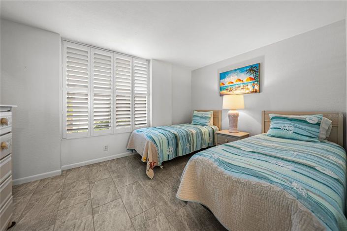 Image No.25-2 Bed Property for sale