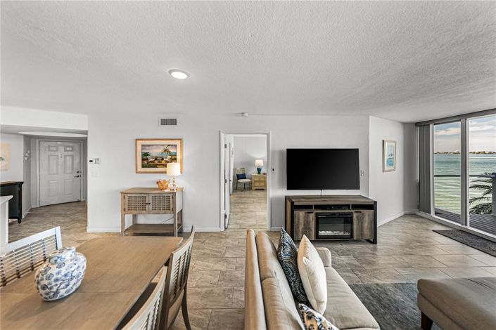 Image No.43-2 Bed Property for sale