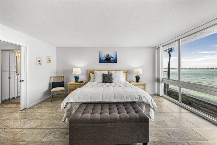 Image No.44-2 Bed Property for sale