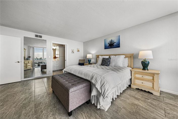 Image No.45-2 Bed Property for sale