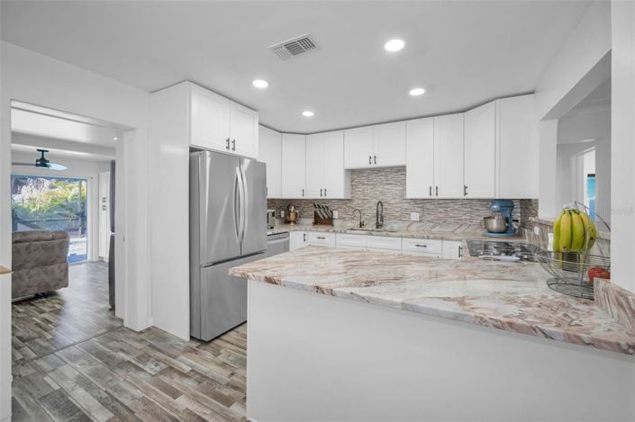 Image No.8-3 Bed Property for sale