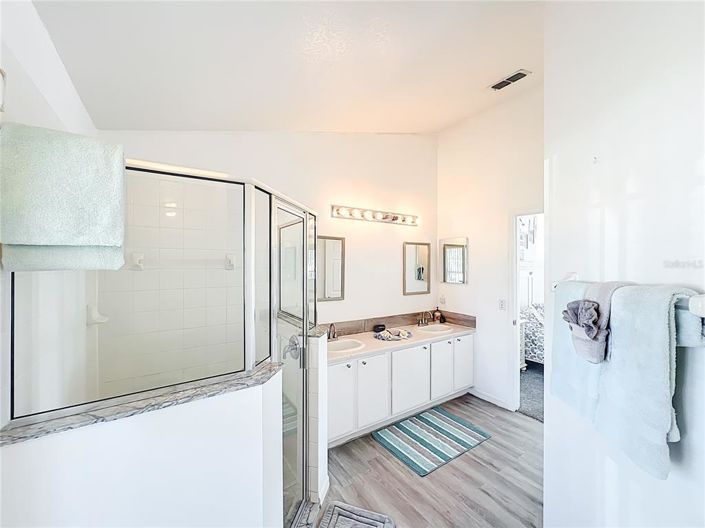 Image No.36-3 Bed Property for sale