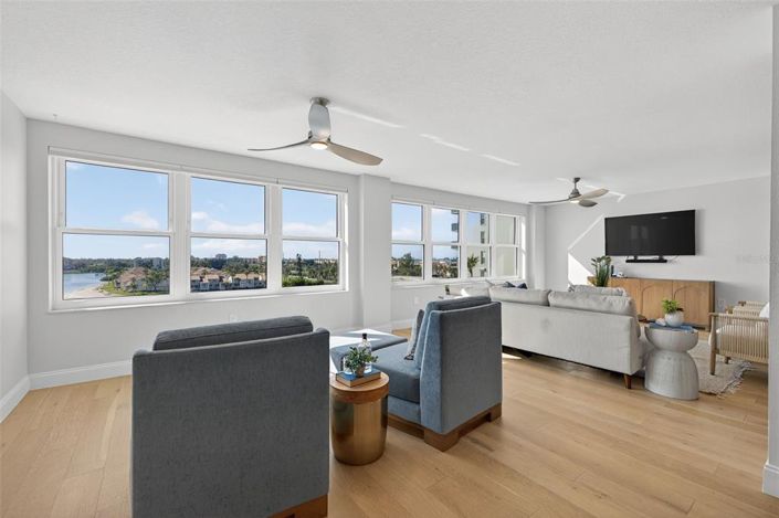 Image No.25-2 Bed Property for sale