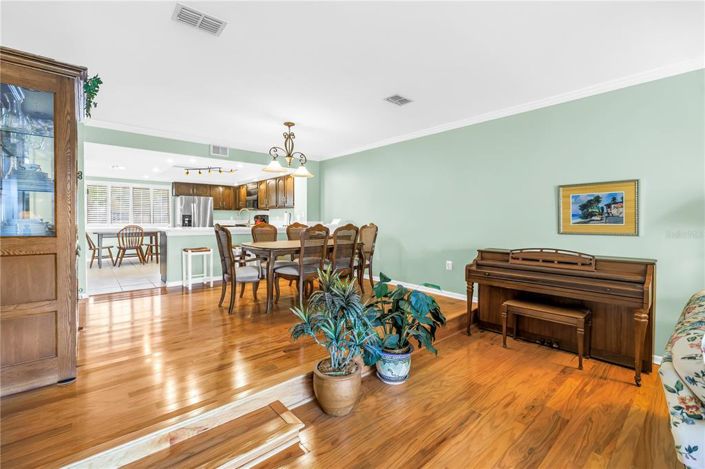 Image No.15-2 Bed Townhouse for sale