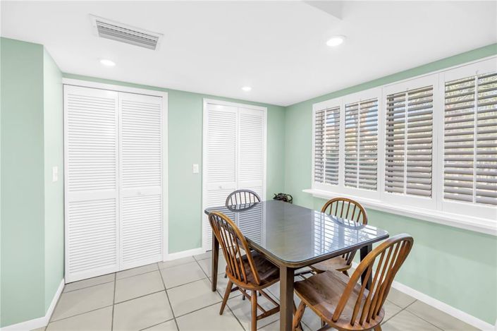 Image No.25-2 Bed Townhouse for sale