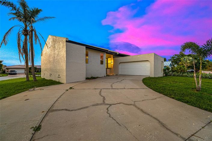 Image No.44-3 Bed Property for sale