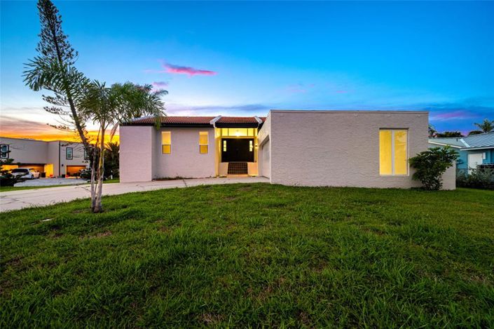 Image No.45-3 Bed Property for sale