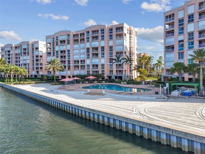 Image No.21-2 Bed Property for sale