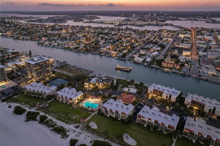 Image No.10-2 Bed Property for sale