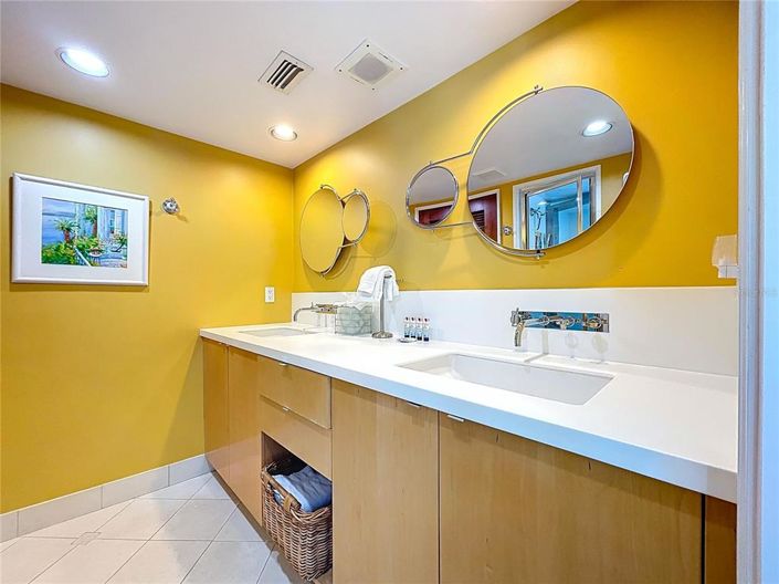 Image No.44-2 Bed Property for sale