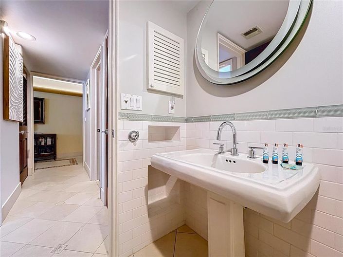 Image No.50-2 Bed Property for sale