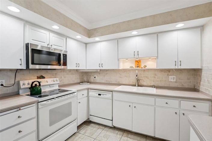 Image No.10-2 Bed Property for sale