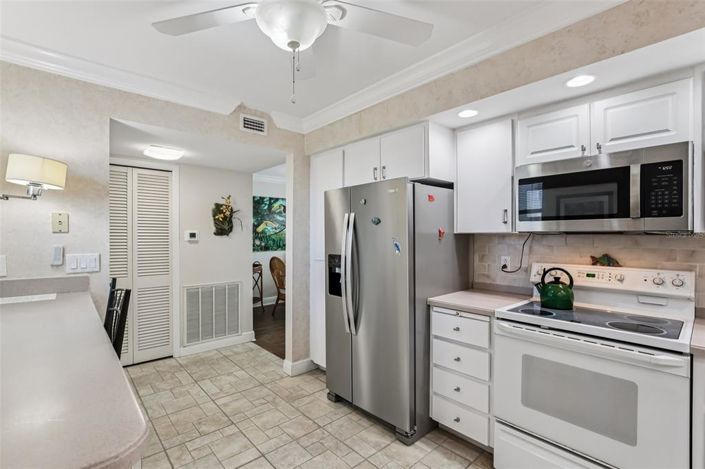 Image No.11-2 Bed Property for sale