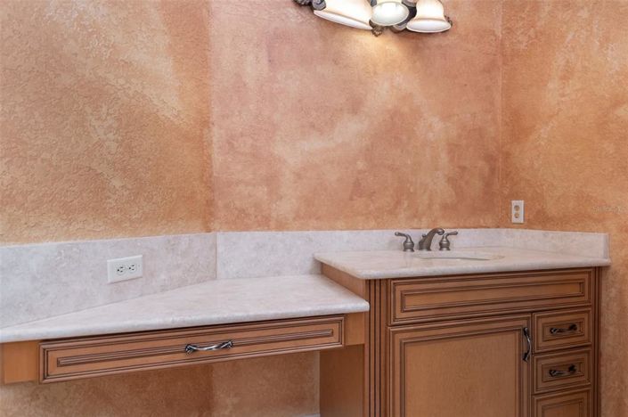 Image No.21-4 Bed Property for sale