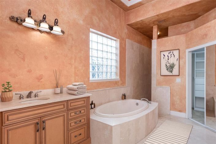 Image No.22-4 Bed Property for sale