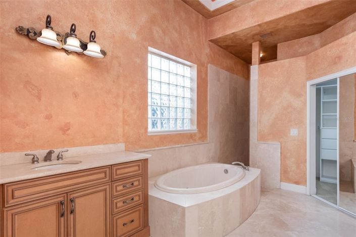 Image No.23-4 Bed Property for sale