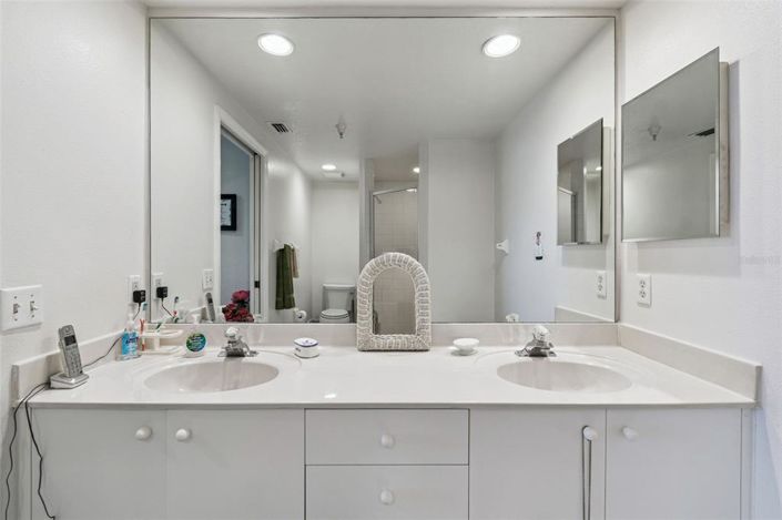 Image No.40-2 Bed Property for sale