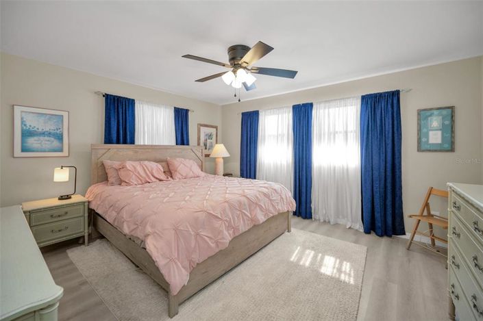 Image No.30-3 Bed Property for sale