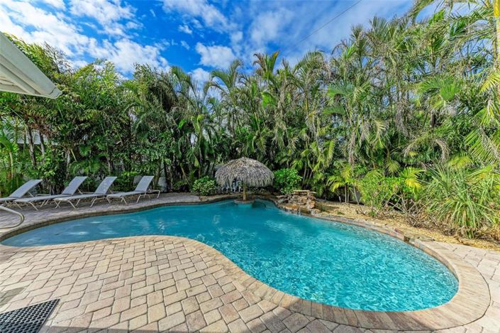 Image No.28-2 Bed Property for sale