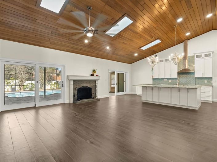 Image No.3-3 Bed Property for sale