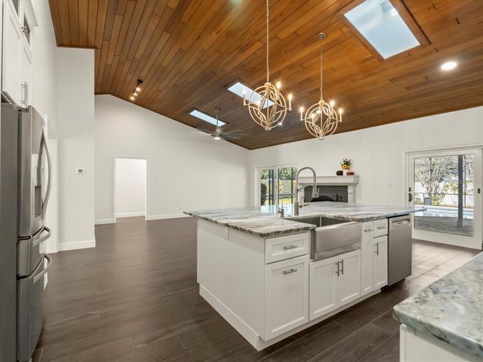 Image No.8-3 Bed Property for sale