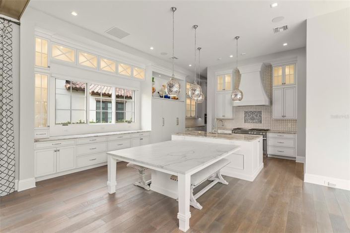 Image No.19-5 Bed Property for sale