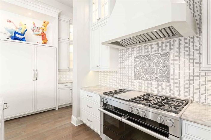 Image No.20-5 Bed Property for sale