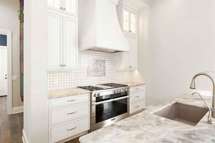 Image No.22-5 Bed Property for sale