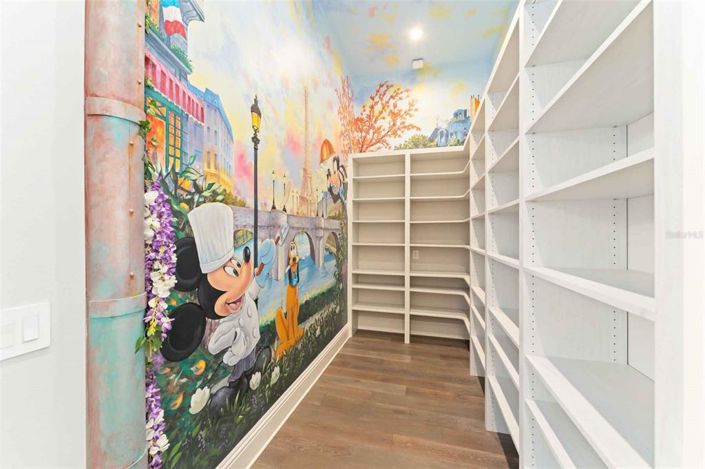 Image No.28-5 Bed Property for sale