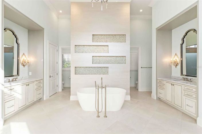 Image No.33-5 Bed Property for sale