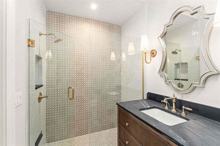 Image No.44-5 Bed Property for sale