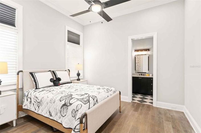 Image No.45-5 Bed Property for sale