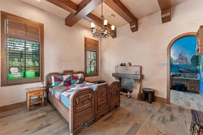 Image No.52-5 Bed Property for sale