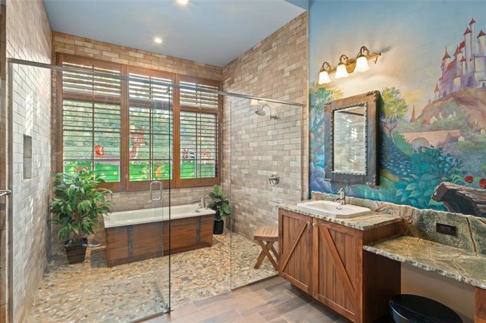 Image No.54-5 Bed Property for sale