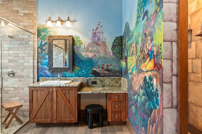 Image No.55-5 Bed Property for sale