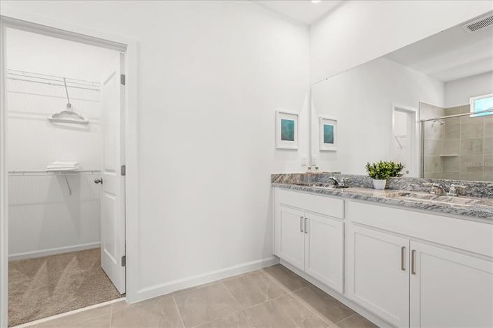 Image No.12-9 Bed Property for sale