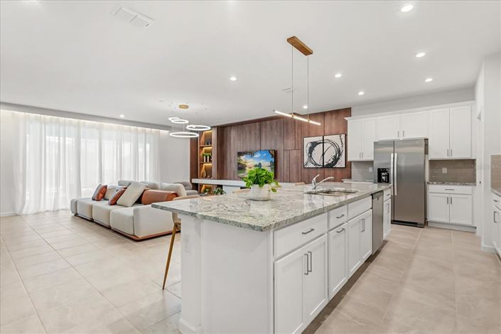 Image No.18-9 Bed Property for sale