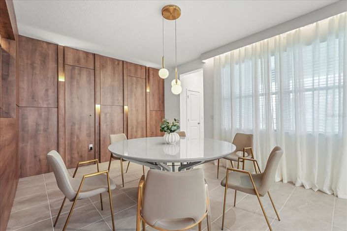 Image No.8-9 Bed Property for sale