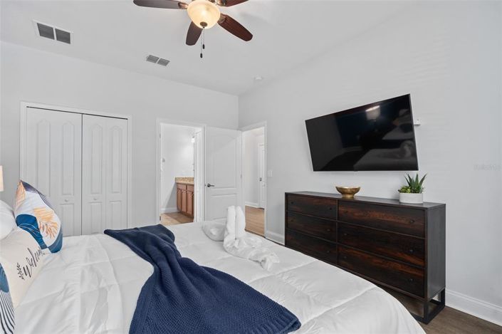 Image No.15-6 Bed Property for sale