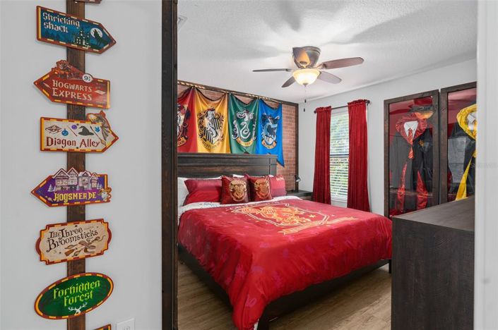 Image No.35-6 Bed Property for sale