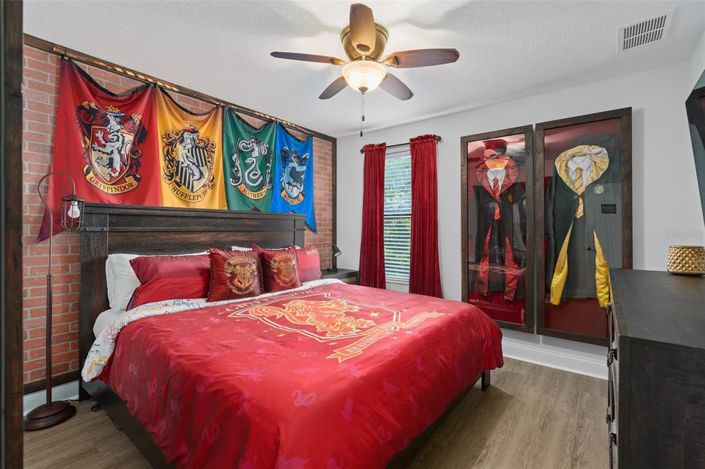 Image No.37-6 Bed Property for sale