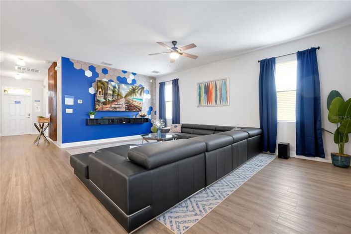 Image No.5-6 Bed Property for sale