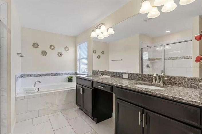 Image No.15-6 Bed Property for sale