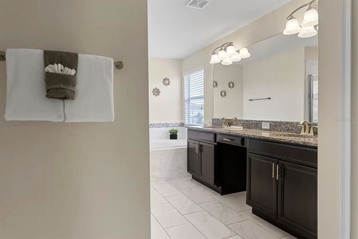 Image No.16-6 Bed Property for sale